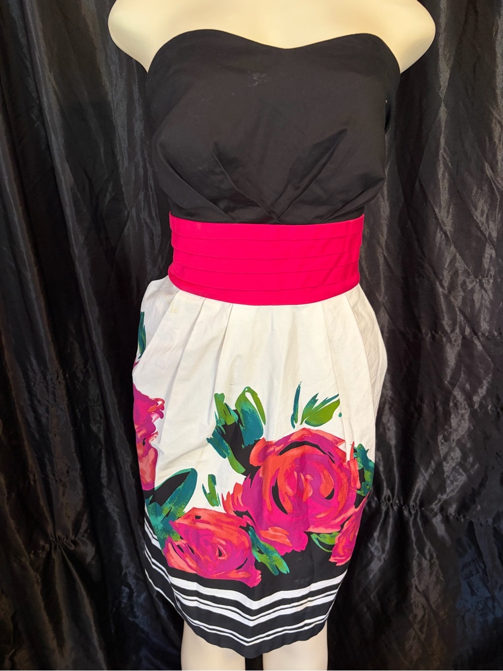 Snap Strapless Black Bodice with Fuchsia Waist and Floral Skirt